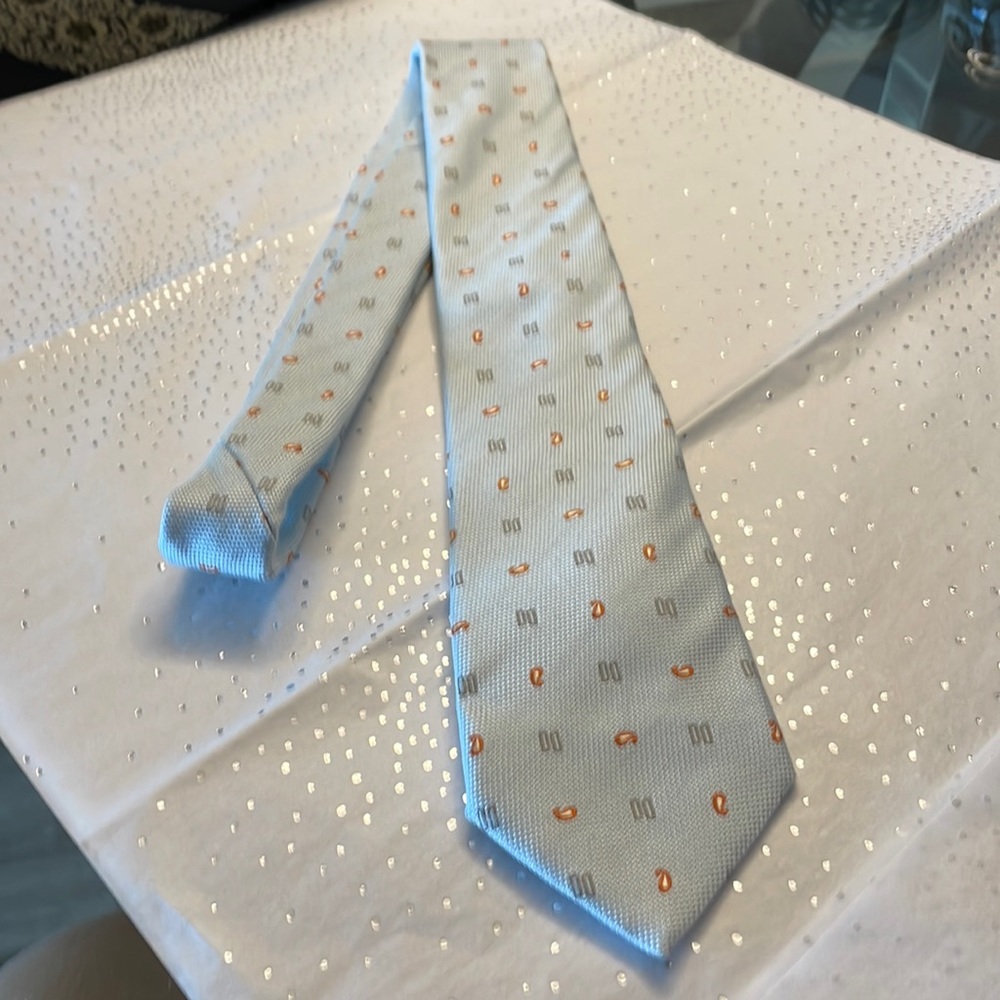 DAKS (Royal warrant London Clothier) Designer Tie